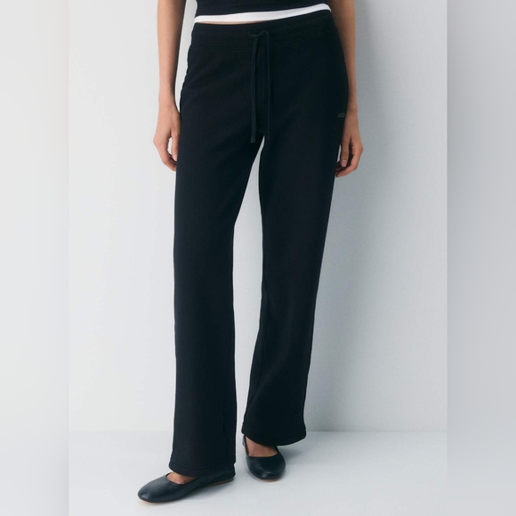 Aritzia Cozy Fleece Perfect Banded Wide Sweatpant Small NWT - Picture 2 of 10